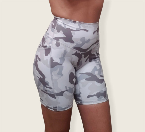 On The Move Biker Shorts 7” - Glacier Camo